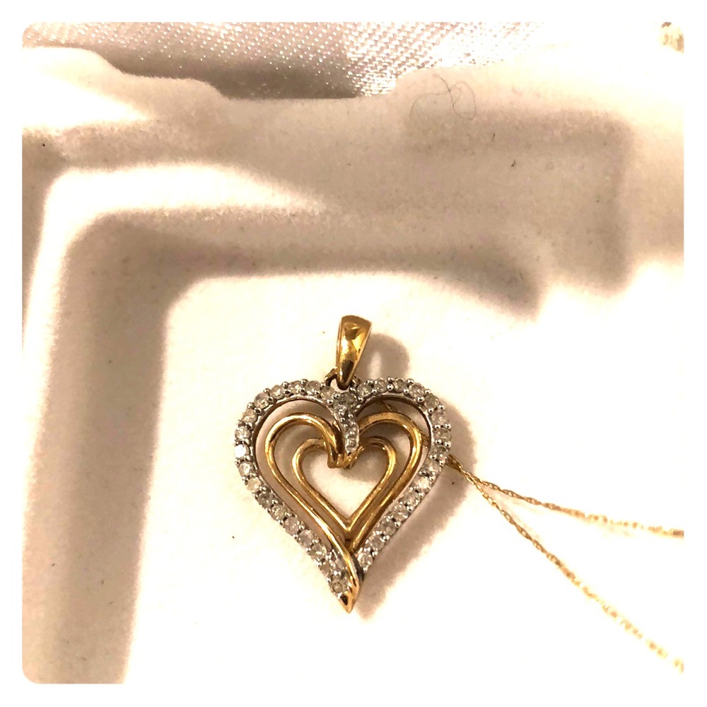 Heart pendant necklace